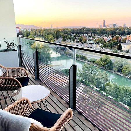 Sunrise Above Sky With Rooftop Pool Wien Exteriör bild