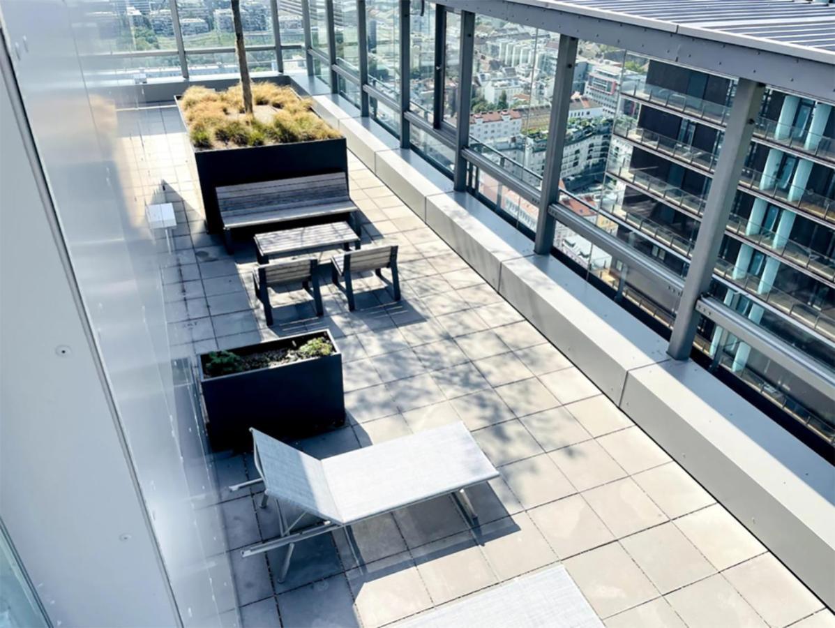 Sunrise Above Sky With Rooftop Pool Wien Exteriör bild