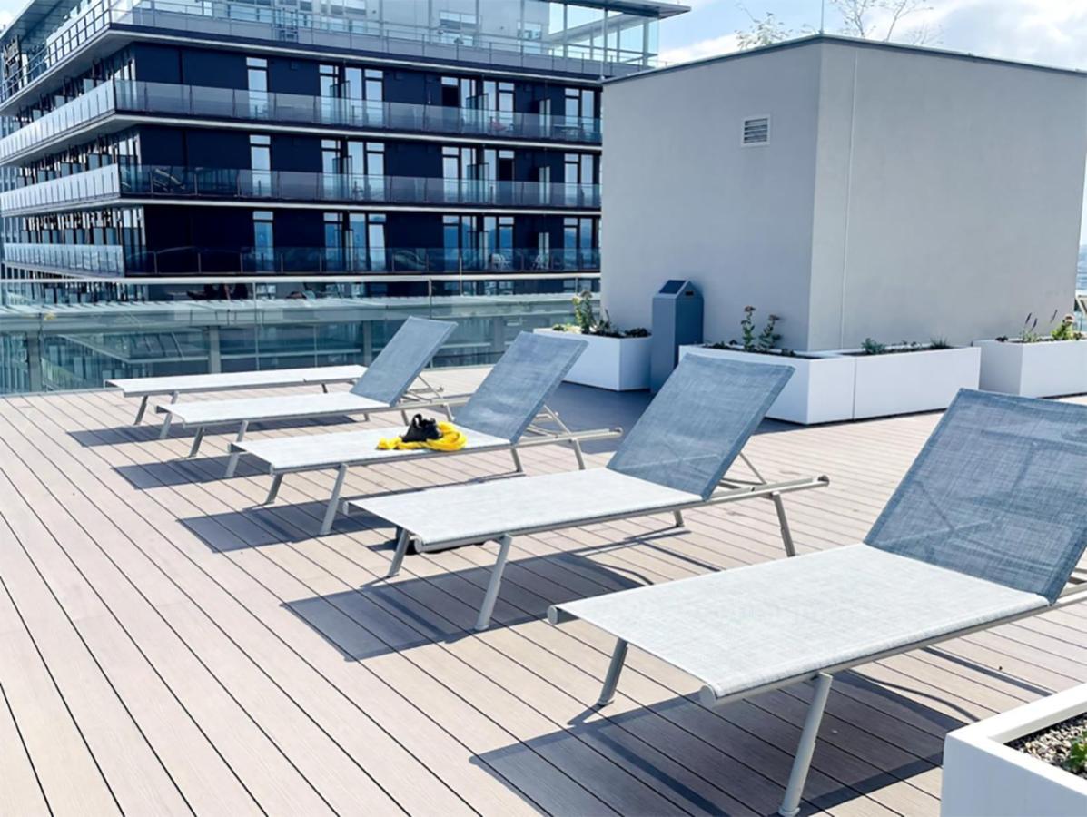 Sunrise Above Sky With Rooftop Pool Wien Exteriör bild