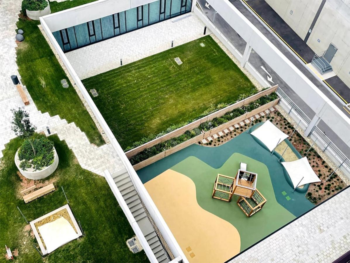 Sunrise Above Sky With Rooftop Pool Wien Exteriör bild