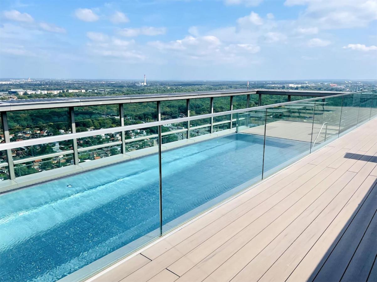 Sunrise Above Sky With Rooftop Pool Wien Exteriör bild